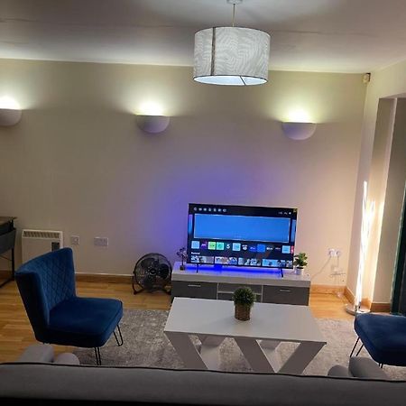 2 Bedrooms, 2 Bathrooms Stunning Penthouse City View Μπράντφορντ Εξωτερικό φωτογραφία